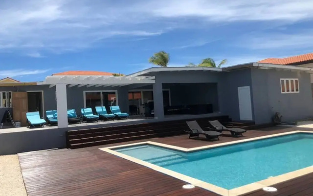 Private Chef 46 sec to Beach Pool Side Massages UTV