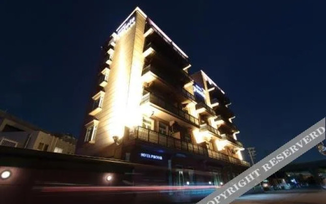 Pacela (Love Hotel)