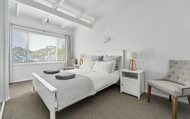 Mara at Hyams 4pm Check Out Sundays