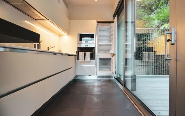 One & Only Lake View Penthouse No01