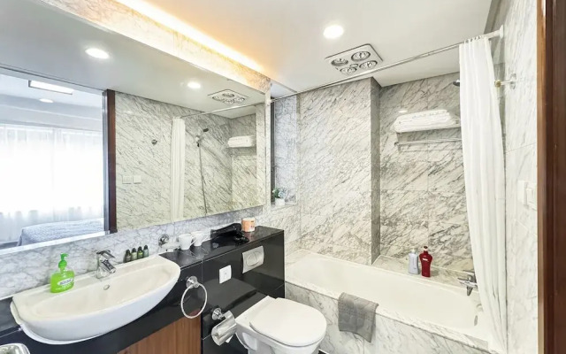 Shanghai West Nanjing RD 3Bed 1Min Metro