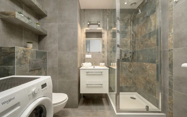 Apartment Close to the River by Renters