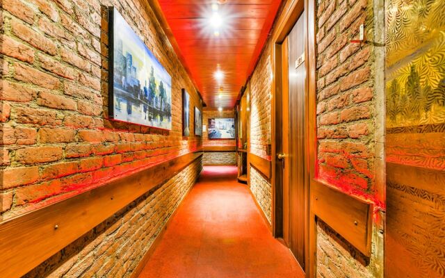 The Townhouse By FabHotel