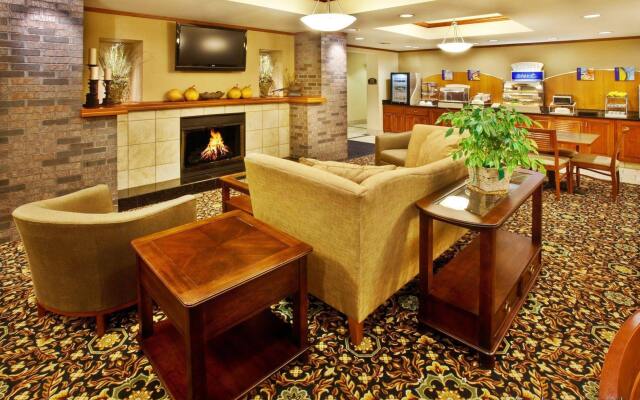 Holiday Inn Express & Suites Sheldon by IHG