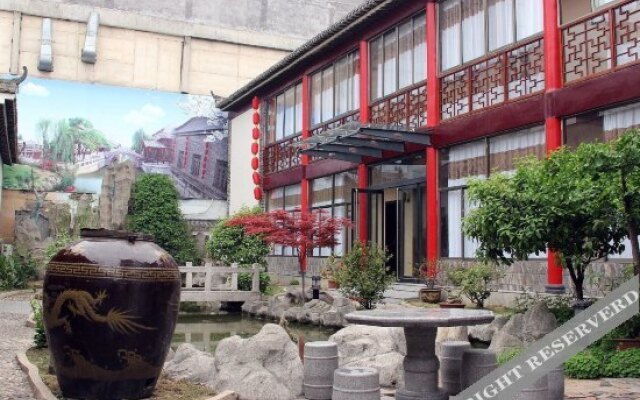 Zhuang Hu Cun Hotel