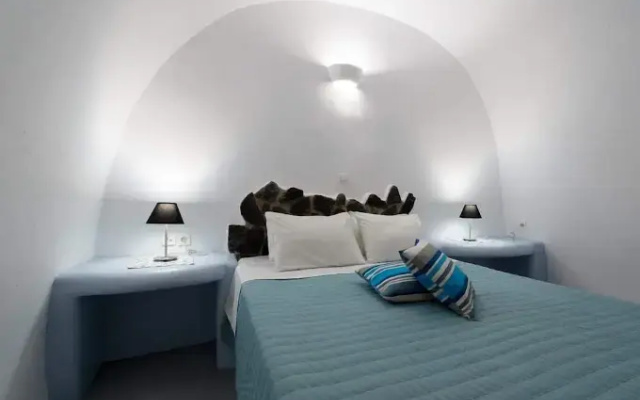 Fira White Residence