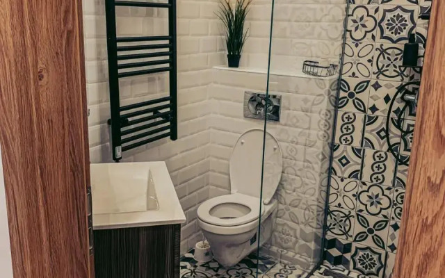 Heroes Square Apartment