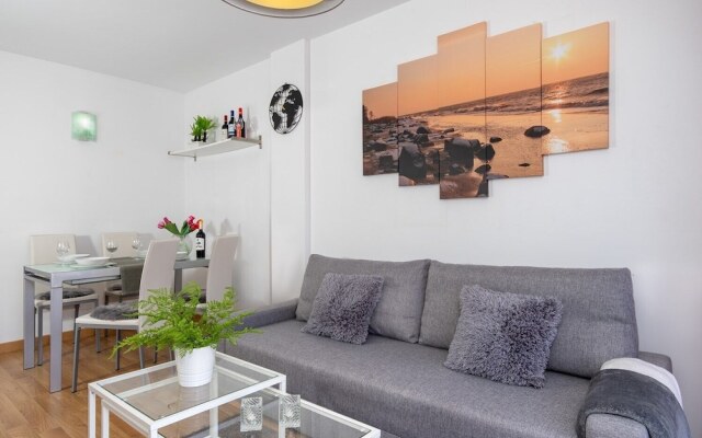 Tasteful Apartment Near the Beach Ref 107