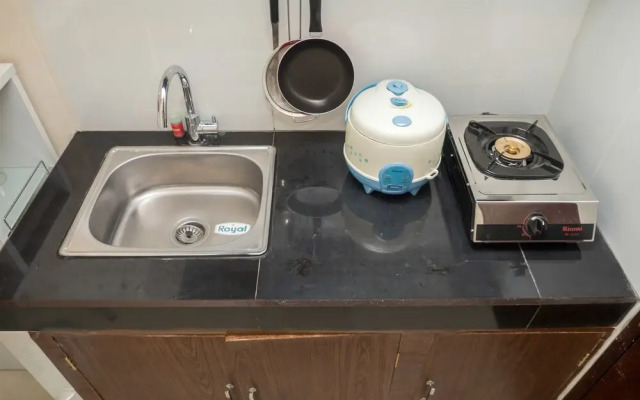 Studio Gateway Pasteur Apartment near Pasteur Exit Toll By Travelio