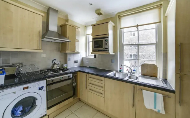 Bright Spacious 2BR Home Near Victoria