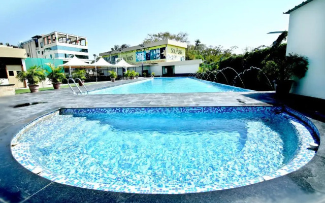 Solaris Hotel and Club