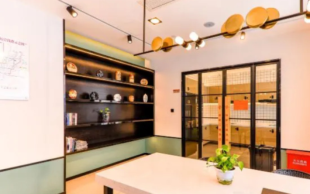 CJIA Apartment Hotel (Shanghai Zhongtan Road Subway Station)