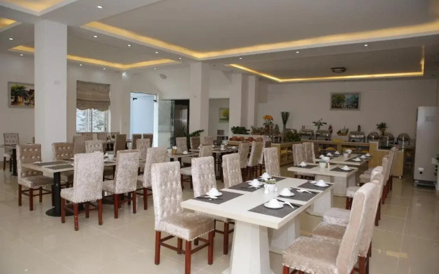 Central Phu Hung Hotel