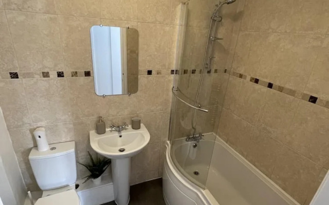 Modern 2 bed Apartment With sea Views