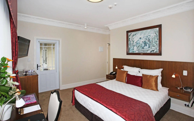 Tuakau Hotel