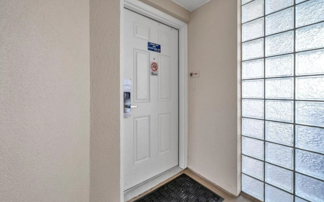 Majestic Beach Towers 2-1701