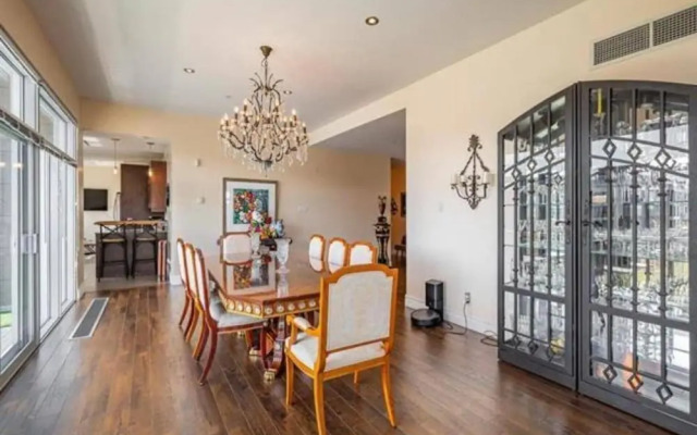 Sleeps6-apartment-parking-balcony-patio