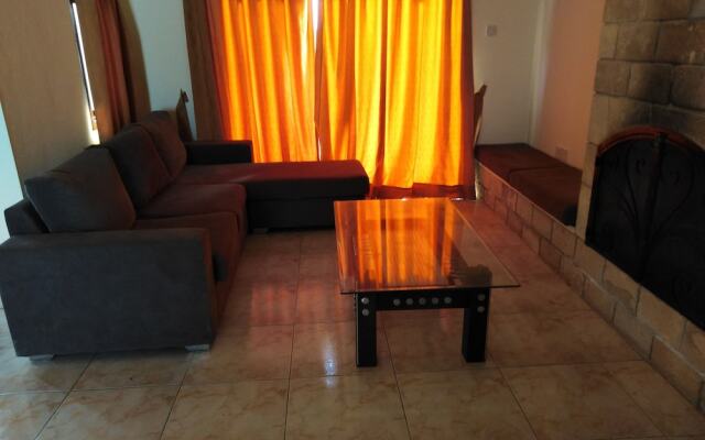 Lovely 7 Bedroom Villa !!