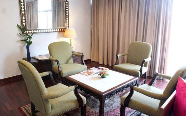 Samsen Suites