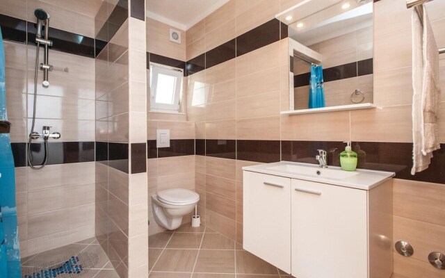 Nice Home in Sevid With 6 Bedrooms, Wifi and Outdoor Swimming Pool