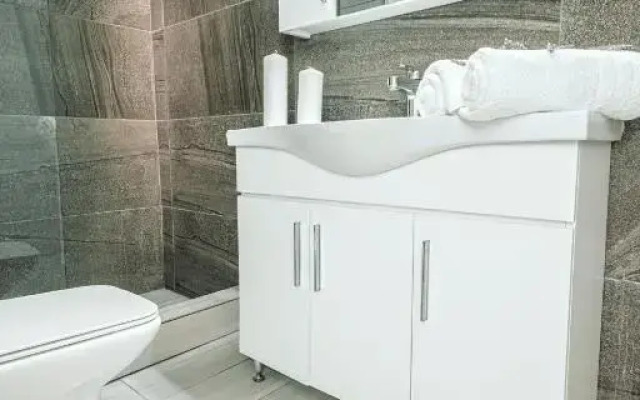 Design Suites Efharis (Syrah)