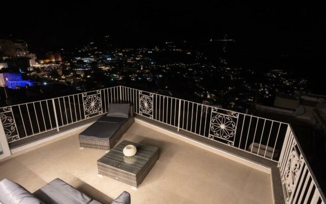 Rooftop Luxury Suite by CapriRooms