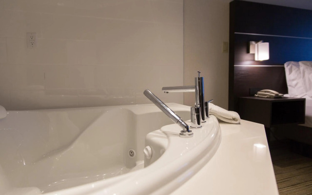 Holiday Inn Express & Suites Brampton by IHG