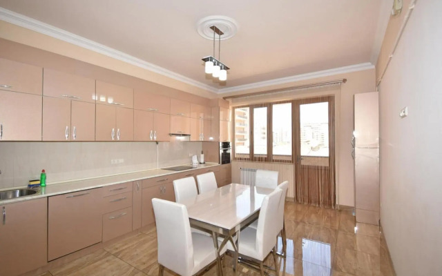 Teryan street, 4 bedrooms Luxury, Unique apartment TT888