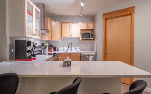 Mountain View 2 Bedroom Condo-Top Floor