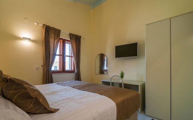 Awesome Apartment in Okrug Donji With 1 Bedrooms and Wifi