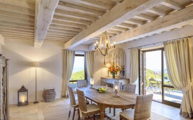 Luxury Villa for 6 Inside a Wonderful Estate-villa Santa