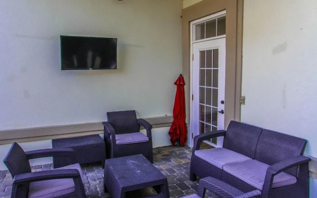 High Tide 7 Bedroom Apartment by BnD