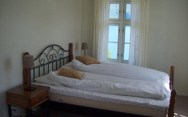 Dragsvik Fjordhotel