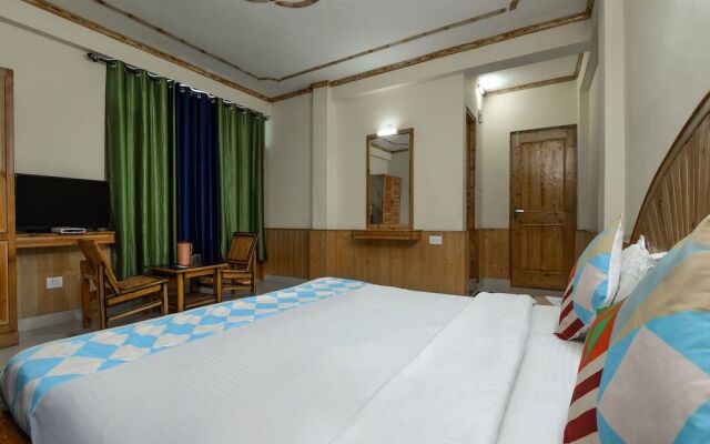 OYO Home 15841 Serene Mountain View Studio