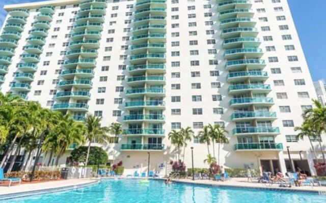 Breathtaking ocean view! 15th floor