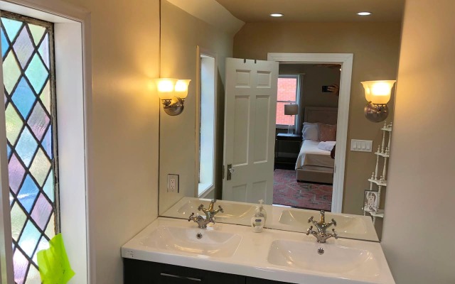 Spacious Luxury home, 5 min to Detroit golf club/ 4 car free parking!