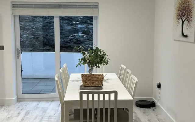 Impeccable 4-bed House in Trearddur Bay