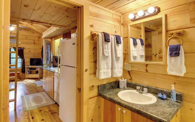 Hendersonville Cabin Near Hiking & Waterfalls!