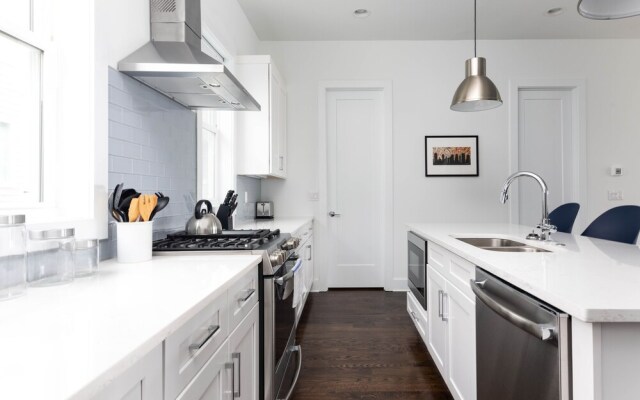 Domio Sylvan Park Spacious 8BR 2 Houses