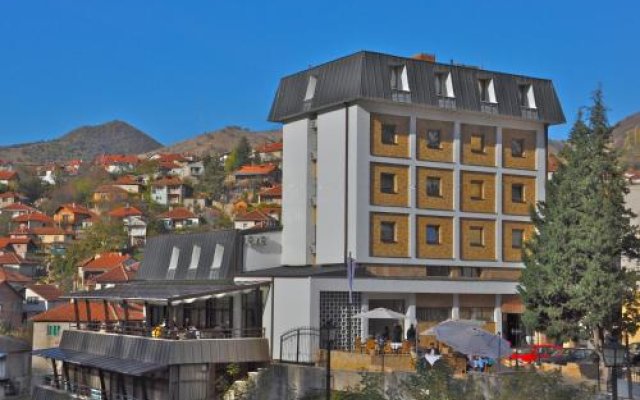 Hotel Kratis