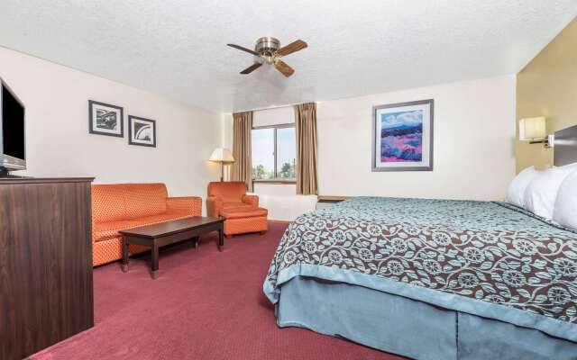 Days Inn by Wyndham Pueblo