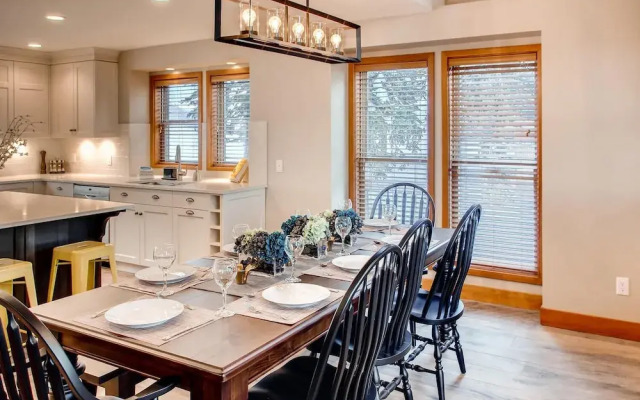 385 Moonshine Crescent by Okanagan Premier
