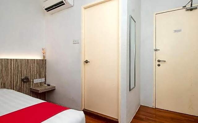 OYO 90102 7 Days Lodge