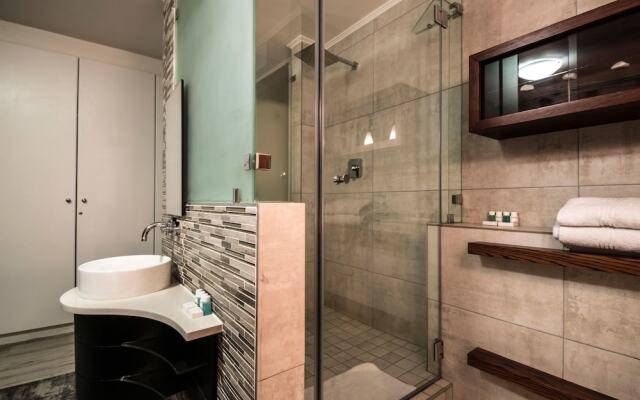 Island Club Hotel & Apartments