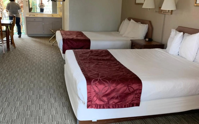 Desert Hot Springs Spa Hotel