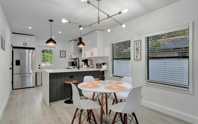 St. Pete Family Bungalow & Private Oasis