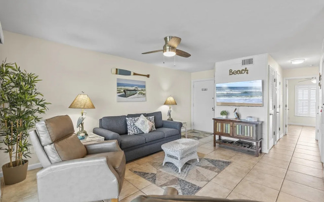 Colony Beach Club 125