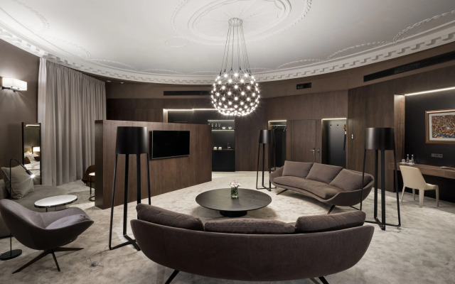 Bank Hotel