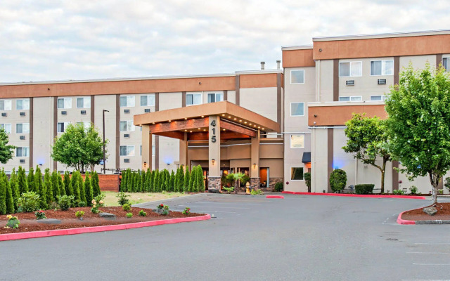 Quality Inn & Suites Kenedy - Karnes City