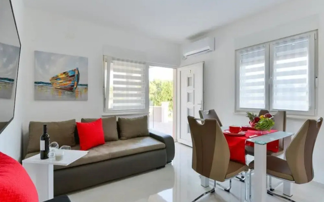 Alluring Apartment in Vir near Sea Beach